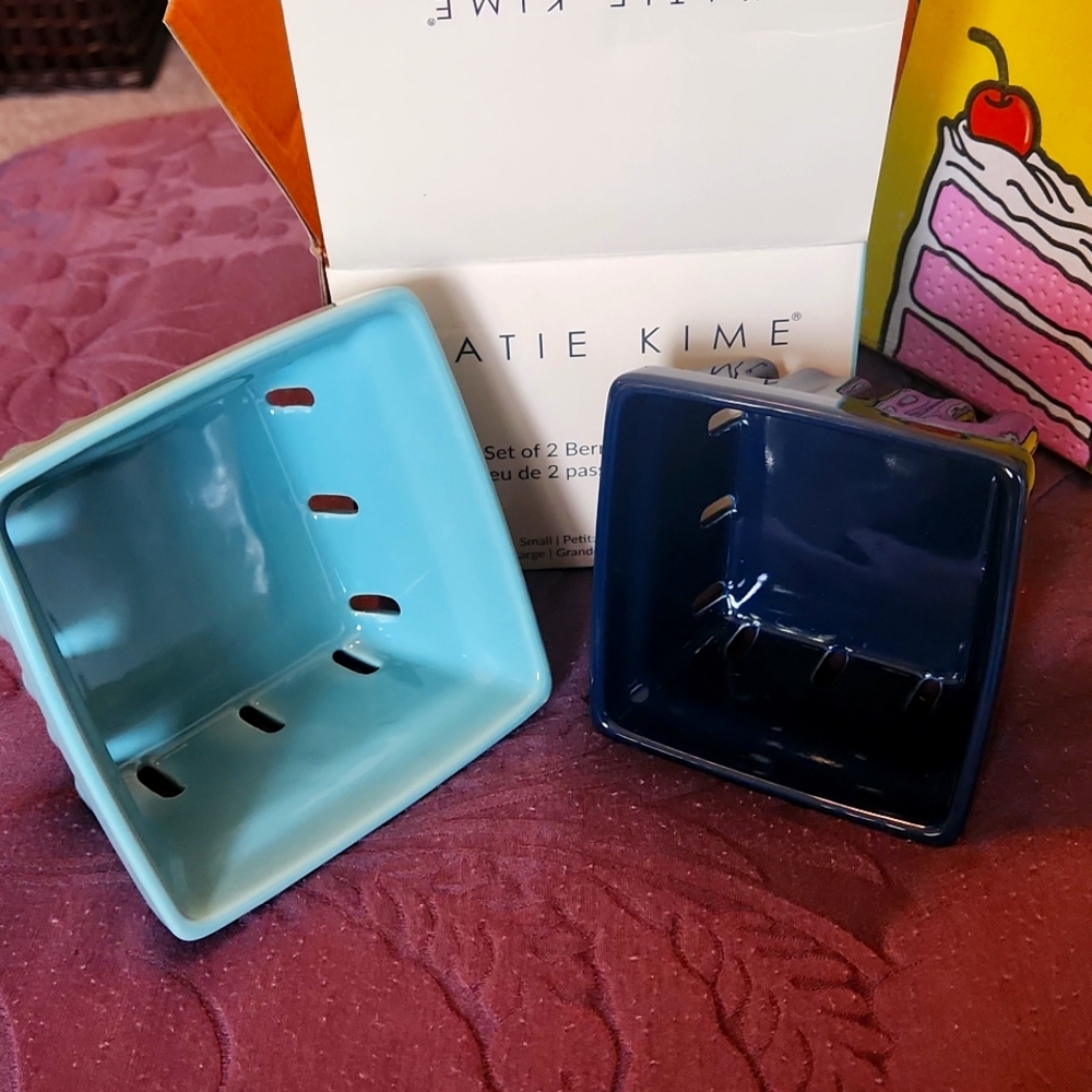 Nib Katie Kime set of 2 berry colanders
